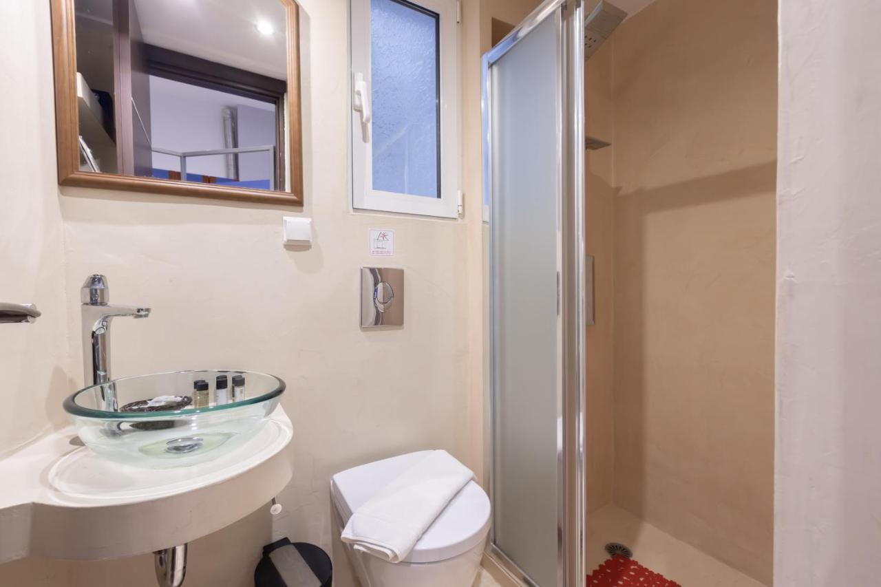 Ideal 4 Bdr Apartment In Plaka For 10! Атина Екстериор снимка