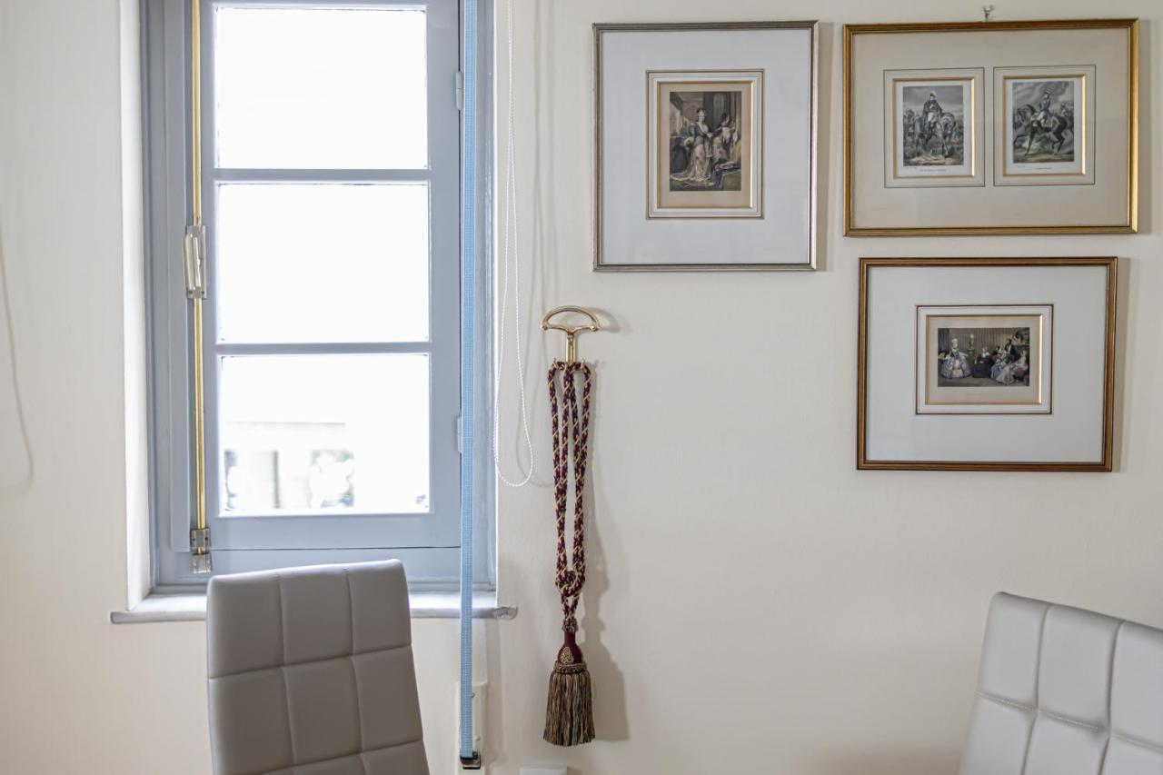 Ideal 4 Bdr Apartment In Plaka For 10! Атина Екстериор снимка