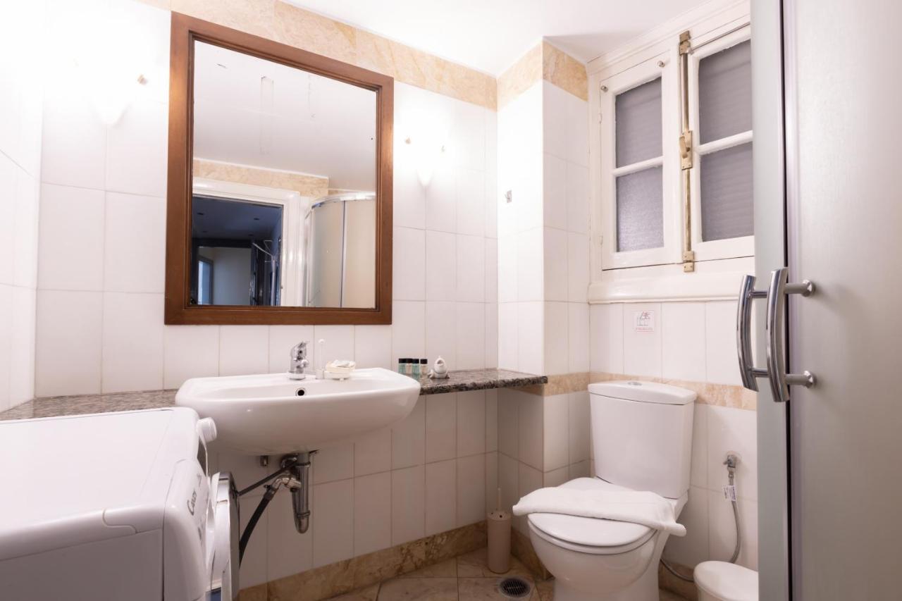 Ideal 4 Bdr Apartment In Plaka For 10! Атина Екстериор снимка