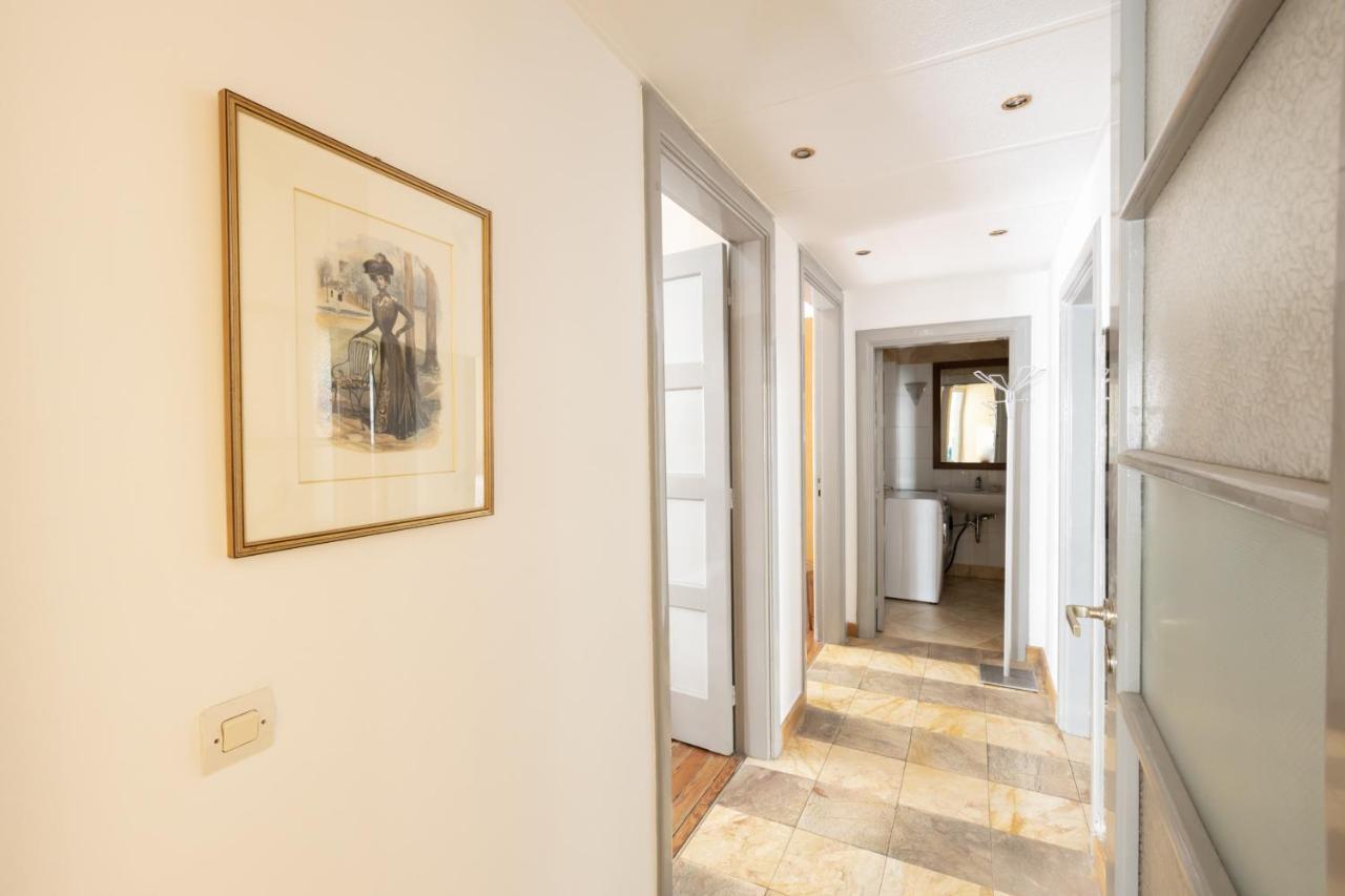Ideal 4 Bdr Apartment In Plaka For 10! Атина Екстериор снимка