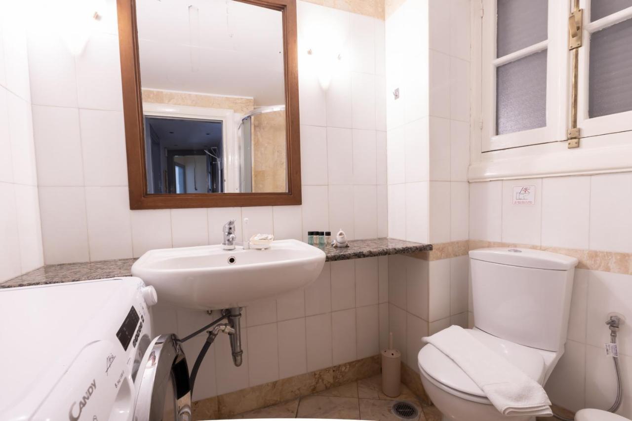 Ideal 4 Bdr Apartment In Plaka For 10! Атина Екстериор снимка